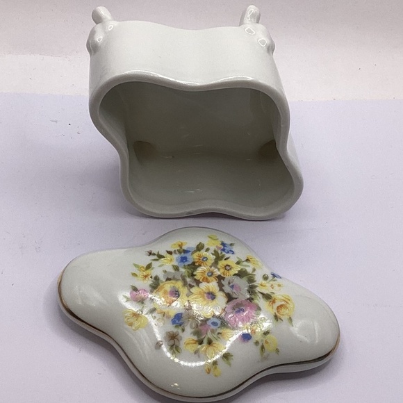 Trinket Keepsake Jewelry or Gift Box Footed Yellow Floral Porcelain Gold Edged - Picture 7 of 11